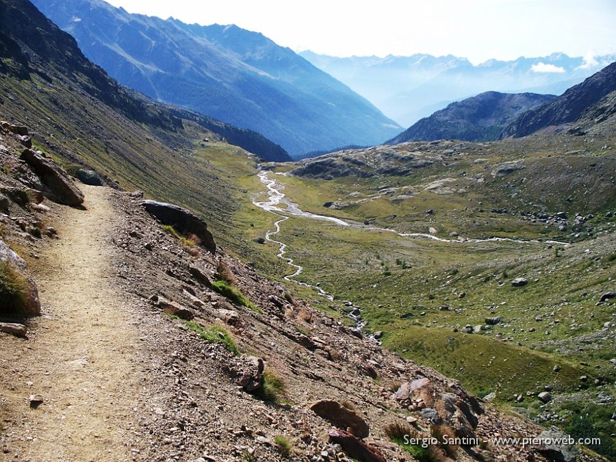 05 Pianoro sotto il rifugio.JPG